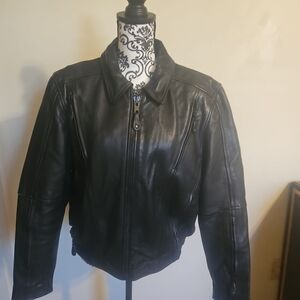 Vintage First Classics Women’s Black Leather Biker Jacket L–Thinsulate, Full zip